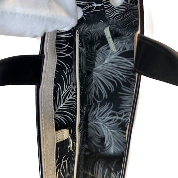 Kate Spade Claudia (rare) Leather Patent Leather Handbag with Black Bow - Picture 7 of 9